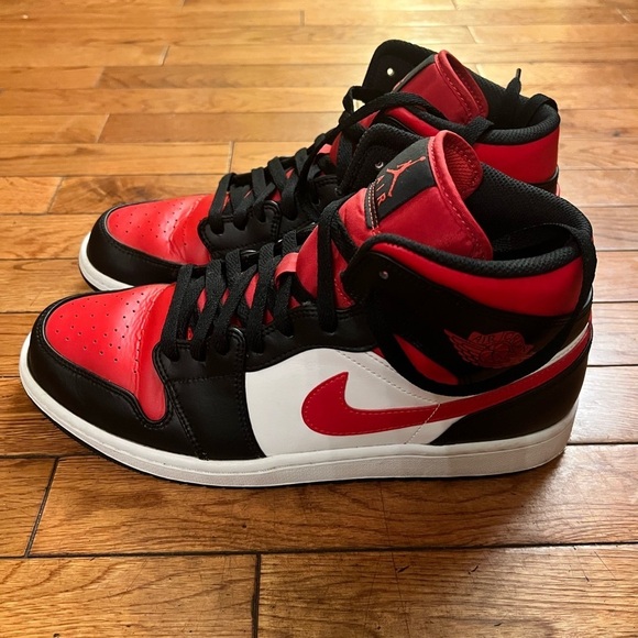 Nike Air Jordan 1 Mid Red/White/Black Size11
Mid Sneakers. - Picture 3 of 16